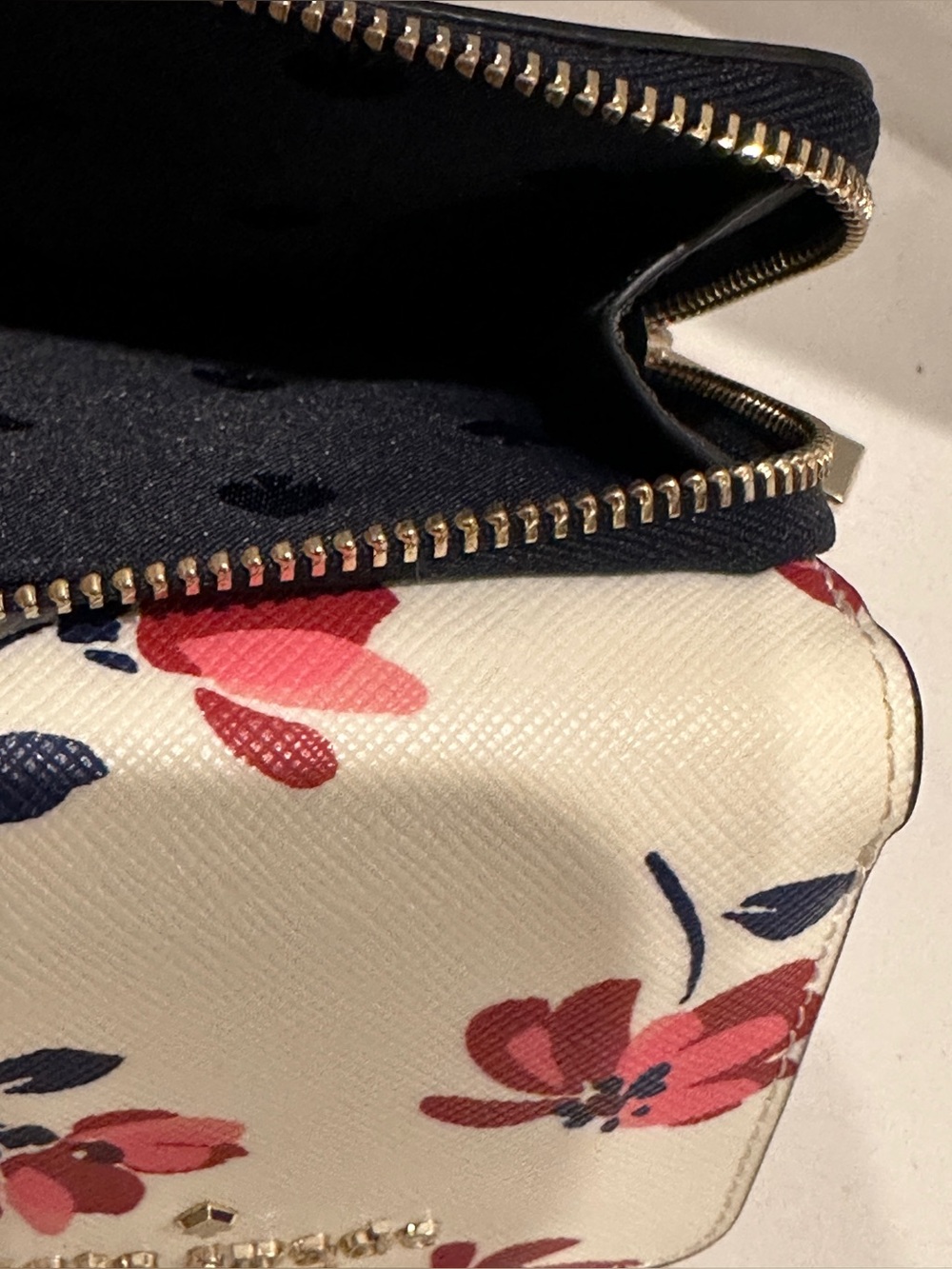 kate spade White Floral Zip Around Compact Wallet NWT&Box - Picture 7 of 16